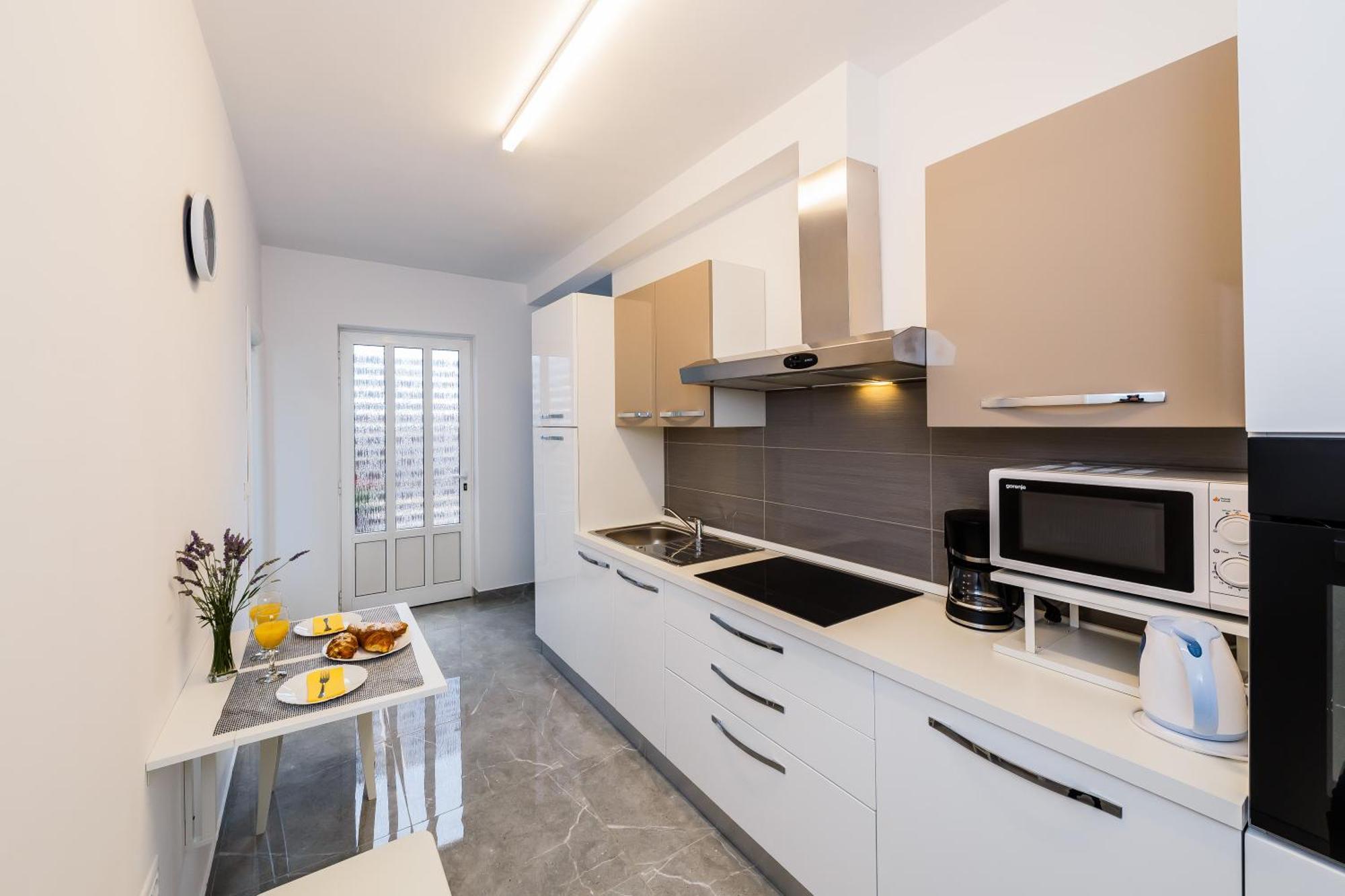 Apartmani Ujakovic Kaštela المظهر الخارجي الصورة