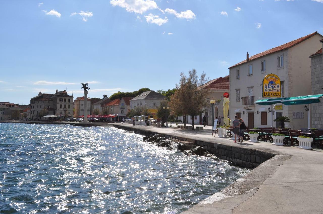 Apartmani Ujakovic Kaštela المظهر الخارجي الصورة